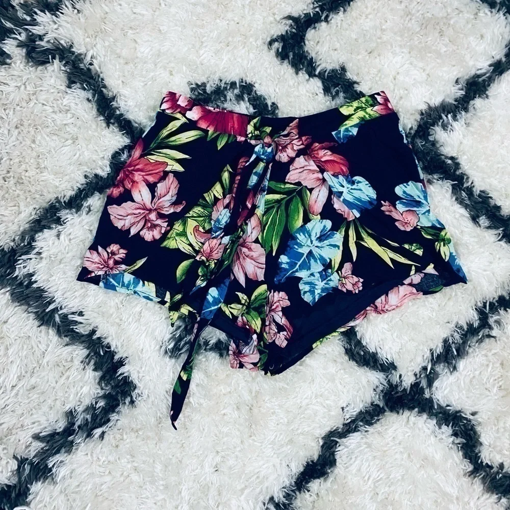 𝅺STRETCHY Floral Shorts